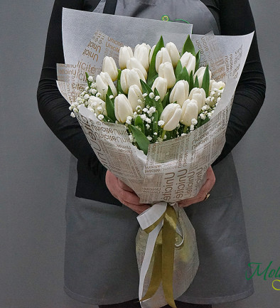 Bouquet with white tulips and gypsophila photo 394x433